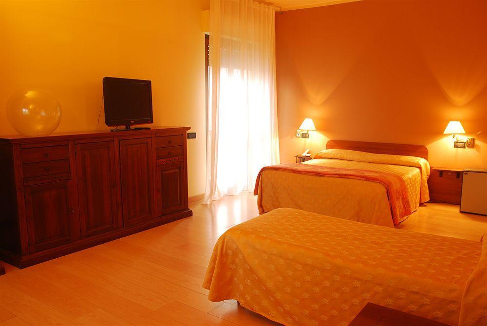 Nuovo Hotel Виджевано Экстерьер фото