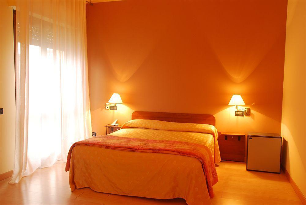 Nuovo Hotel Виджевано Экстерьер фото